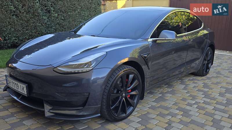 Седан Tesla Model 3 2019 в Одесі