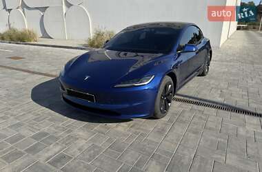 Седан Tesla Model 3 2024 в 