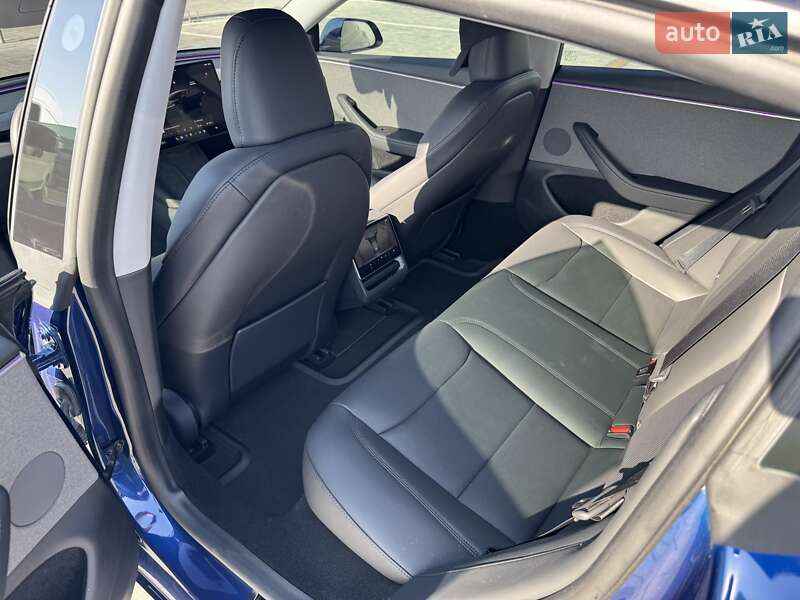 Седан Tesla Model 3 2024 в Луцьку