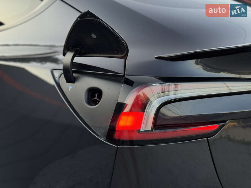 Седан Tesla Model 3 2024 в Луцке