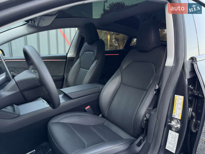 Седан Tesla Model 3 2024 в Луцке