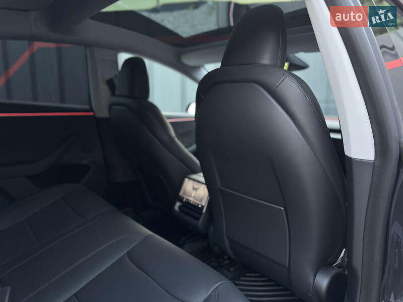 Седан Tesla Model 3 2024 в Луцке