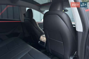 Седан Tesla Model 3 2024 в 