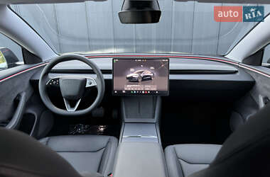 Седан Tesla Model 3 2024 в 