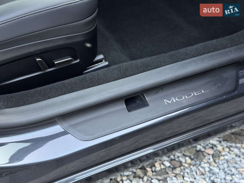 Седан Tesla Model 3 2024 в Луцке