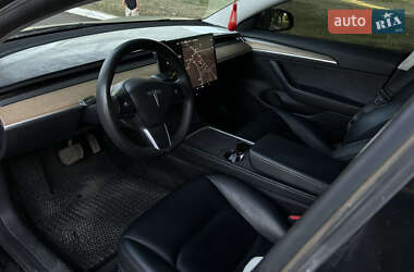 Седан Tesla Model 3 2022 в 