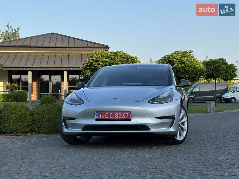 Седан Tesla Model 3 2018 в Львове