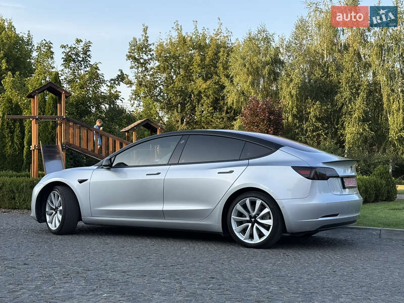 Седан Tesla Model 3 2018 в Львове