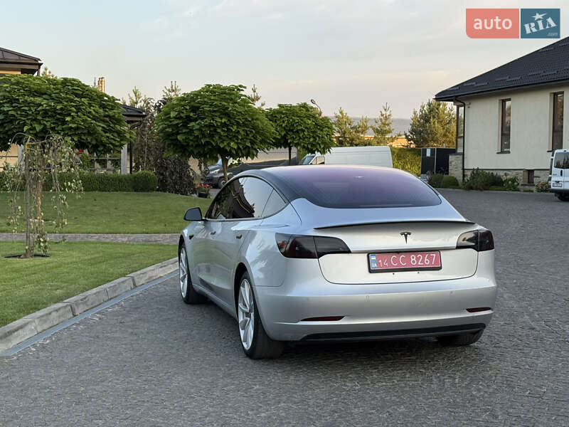 Седан Tesla Model 3 2018 в Львове
