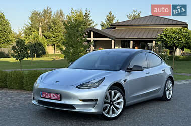 Седан Tesla Model 3 2018 в Львові