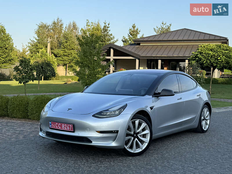 Седан Tesla Model 3 2018 в Львове