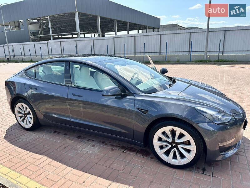 Седан Tesla Model 3 2022 в Полтаві