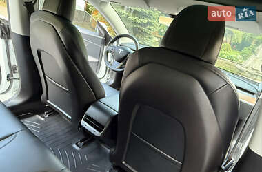 Седан Tesla Model 3 2020 в 
