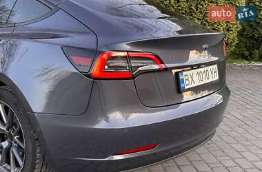 Седан Tesla Model 3 2021 в 