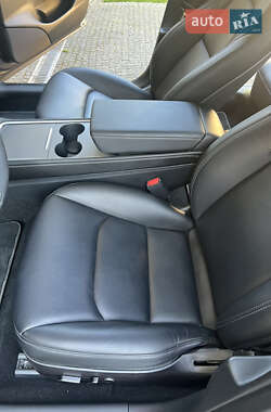Седан Tesla Model 3 2023 в 