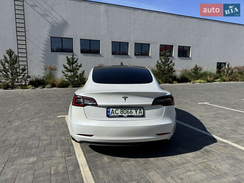 Седан Tesla Model 3 2020 в Луцке
