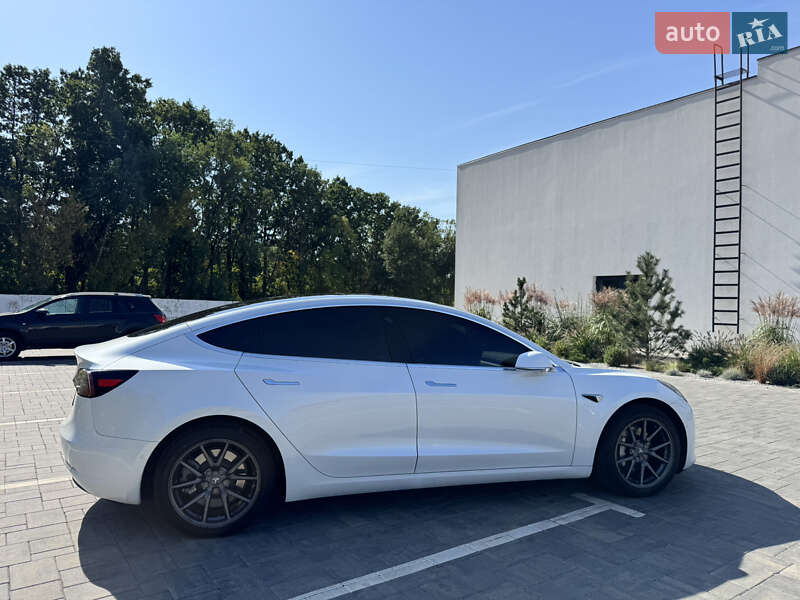 Седан Tesla Model 3 2020 в Луцке