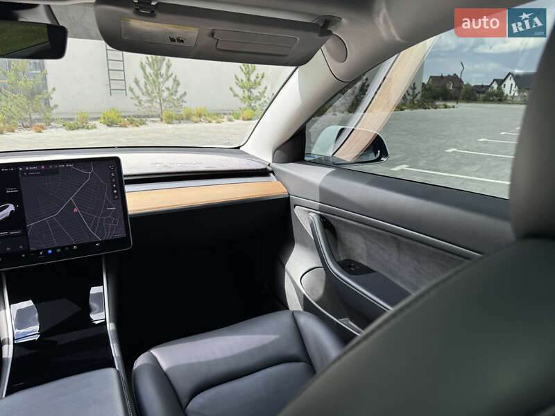 Седан Tesla Model 3 2020 в Луцке