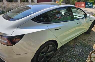 Седан Tesla Model 3 2022 в 