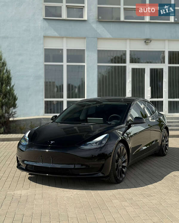 Седан Tesla Model 3 2023 в Житомирі