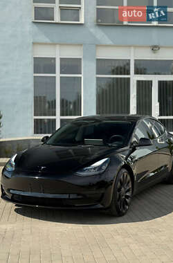 Седан Tesla Model 3 2023 в 