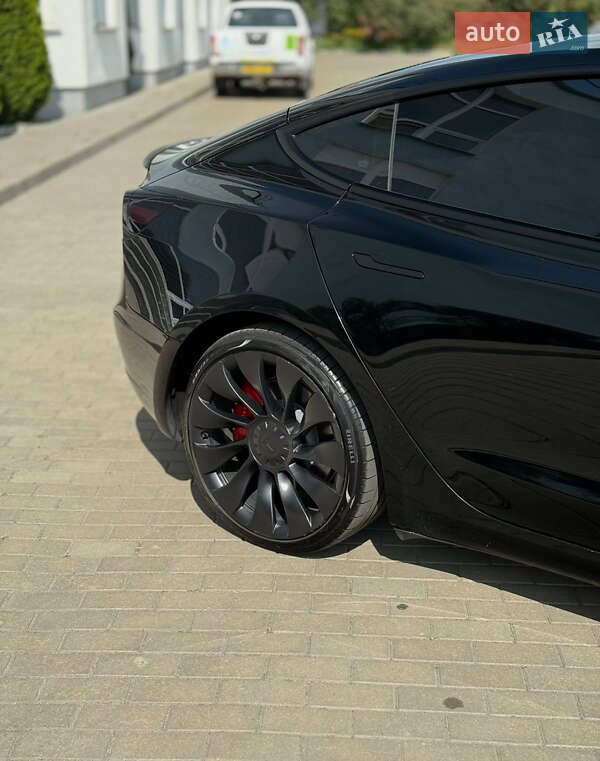 Седан Tesla Model 3 2023 в Житомирі