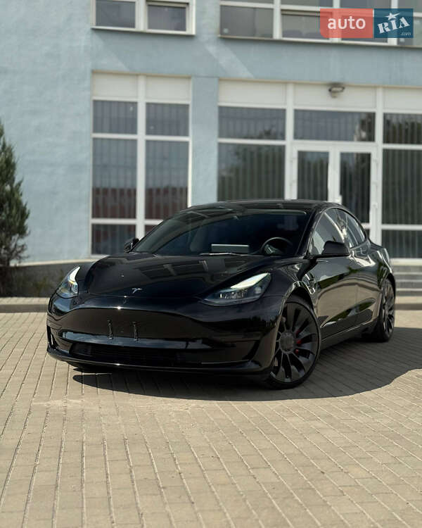 Седан Tesla Model 3 2023 в 