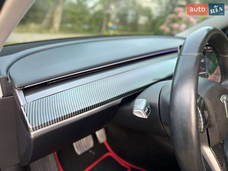 Седан Tesla Model 3 2018 в Львове