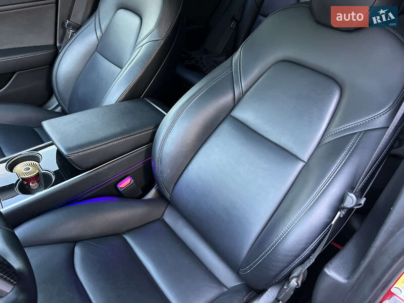 Седан Tesla Model 3 2018 в Львове