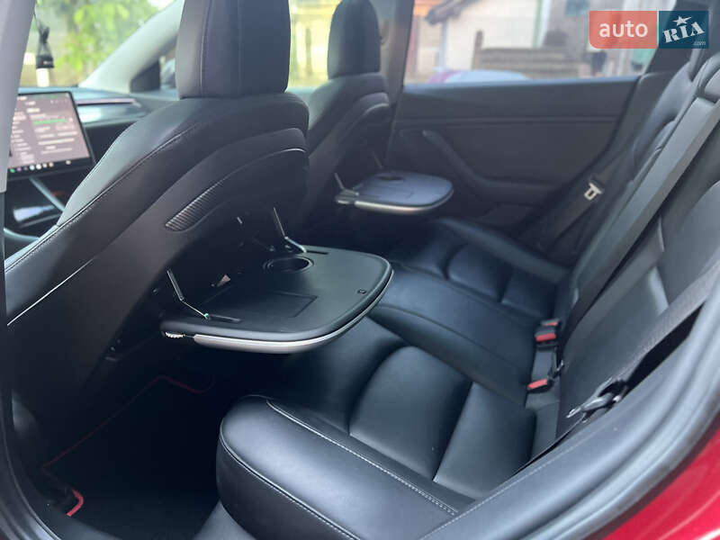 Седан Tesla Model 3 2018 в Львове