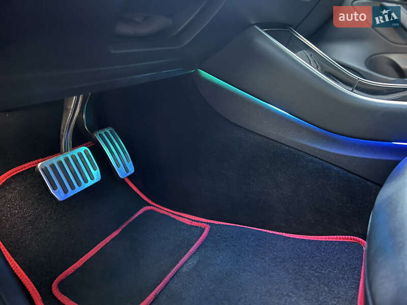 Седан Tesla Model 3 2018 в Львове