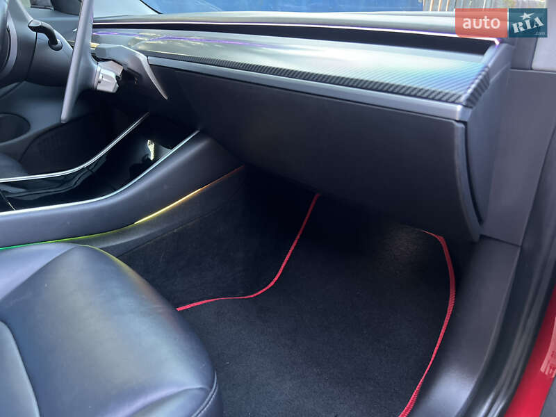 Седан Tesla Model 3 2018 в Львове