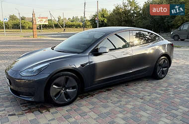 Седан Tesla Model 3 2022 в 