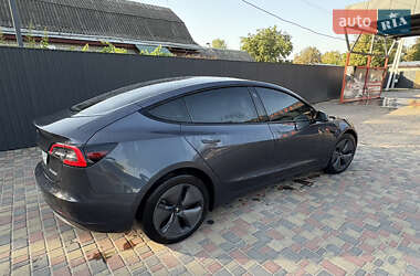 Седан Tesla Model 3 2022 в 