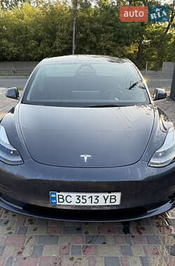 Седан Tesla Model 3 2022 в 