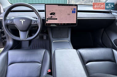Седан Tesla Model 3 2022 в 