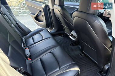 Седан Tesla Model 3 2022 в 