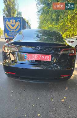 Седан Tesla Model 3 2020 в 