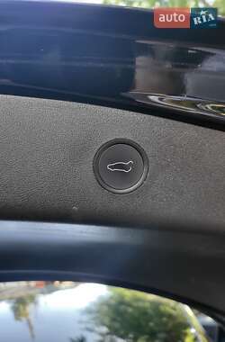 Седан Tesla Model 3 2020 в 
