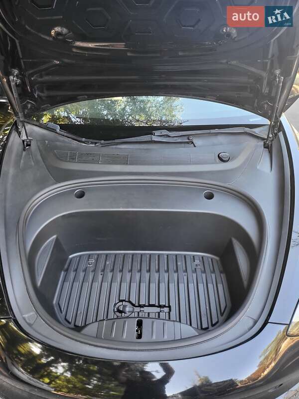 Седан Tesla Model 3 2020 в Одессе