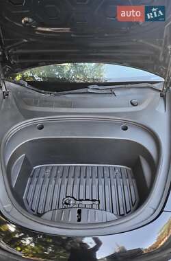 Седан Tesla Model 3 2020 в 