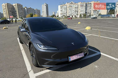 Седан Tesla Model 3 2024 в 