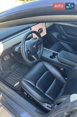 Седан Tesla Model 3 2022 в 