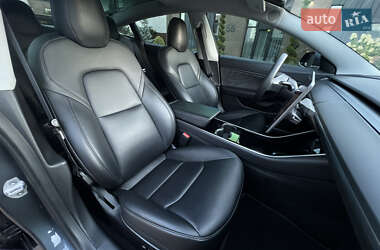 Седан Tesla Model 3 2019 в 