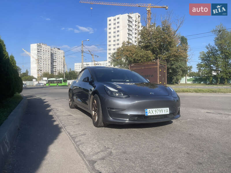 Седан Tesla Model 3 2021 в 