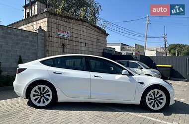 Седан Tesla Model 3 2022 в 