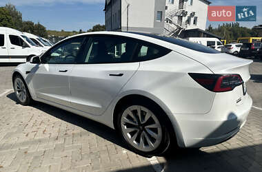 Седан Tesla Model 3 2022 в 