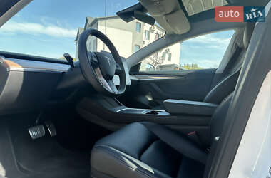 Седан Tesla Model 3 2022 в 