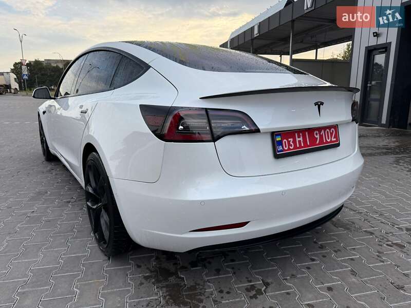 Седан Tesla Model 3 2019 в Володимирі