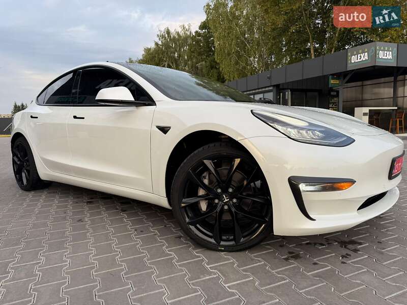 Седан Tesla Model 3 2019 в 